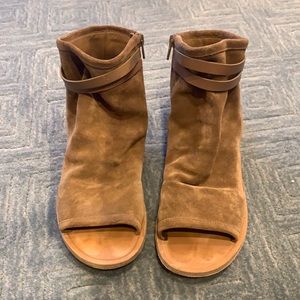 Vince Brown Suede Sandals